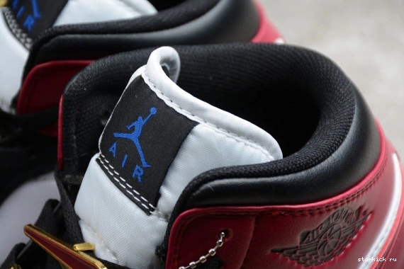 CZ4385-016 (W) Black CZ4385-016  SE  Beetroot Mid Jordan Dark 1 1011